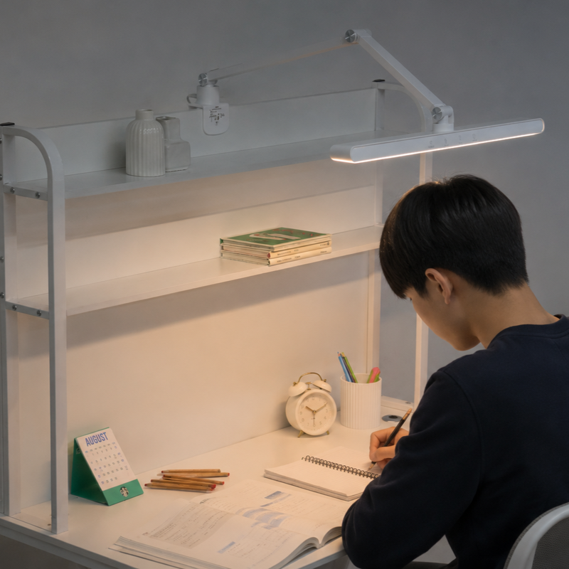 ICLE高演色LEDが手元をやさしく照らす、クランプ式学習デスクライト｜挟むだけで簡単取付・角度調整自在